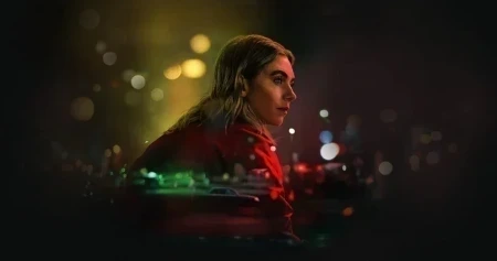 Vanessa Kirby interpreta Lynette em cena noturna do suspense A Noite Sempre Chega (2025), ambientado em Portland.