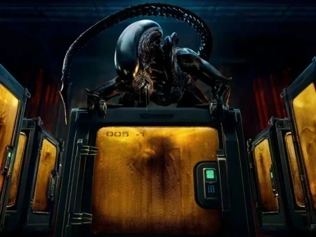 Xenomorfo espreita do alto de um contêiner de incubação em cena da série Alien: Earth (2025)