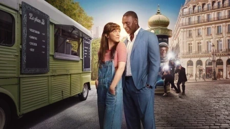 Omar Sy e Sara Giraudeau vivem romance improvável em cena de French Lover (2025) 