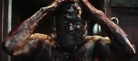 Jorma Tomilla retorna como Aatami Korpi em cena brutal e ensanguentada em Sisu 2 (2025)